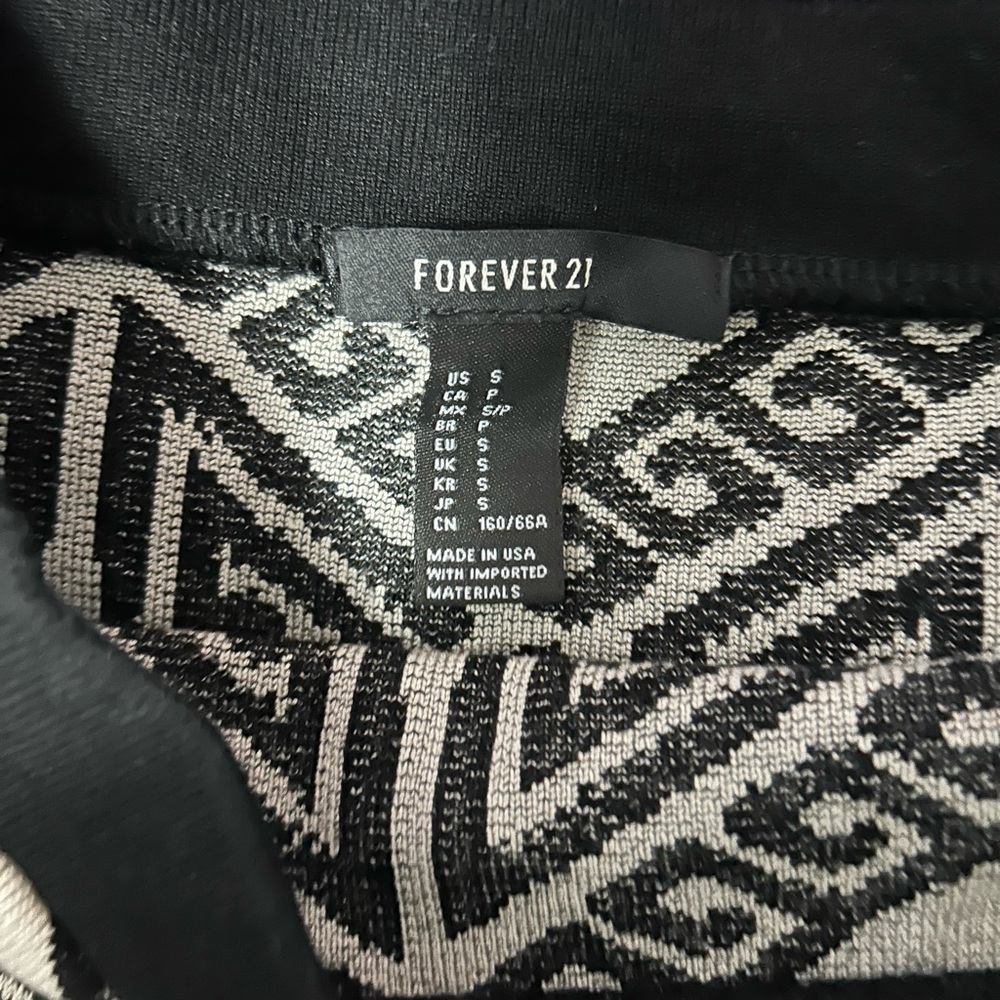 Forever 21 Monochrome Geometric Knit